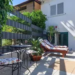 Сasa de vacaciones Luxurious In Arbanija With Jacuzzi *