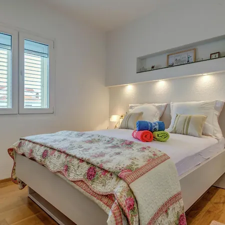 Luxurious In Arbanija With Jacuzzi, Cleaning Included * Trogir