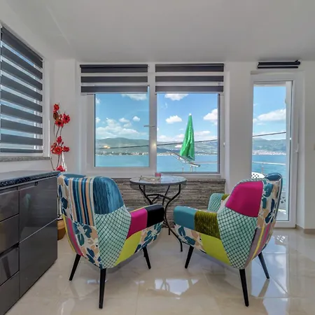 Luxurious In Arbanija With Jacuzzi, Cleaning Included