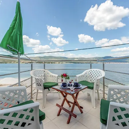 Luxurious In Arbanija With Jacuzzi, Cleaning Included Holiday home