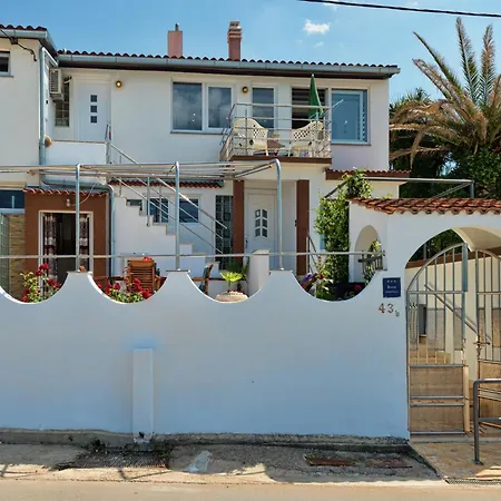 Luxurious In Arbanija With Jacuzzi, Cleaning Included Holiday home *