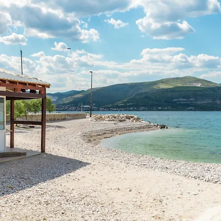 Holiday home Luxurious In Arbanija With Jacuzzi, Cleaning Included *