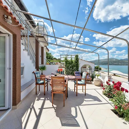 Luxurious In Arbanija With Jacuzzi, Cleaning Included Holiday home