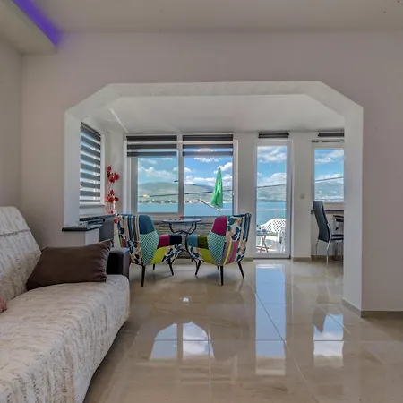Luxurious In Arbanija With Jacuzzi, Cleaning Included Holiday home *