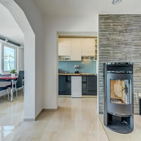 Luxurious In Arbanija With Jacuzzi, Cleaning Included Holiday home Trogir