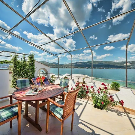 Luxurious In Arbanija With Jacuzzi, Cleaning Included Trogir