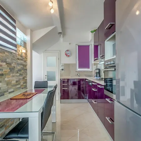 Luxurious In Arbanija With Jacuzzi, Cleaning Included Holiday home