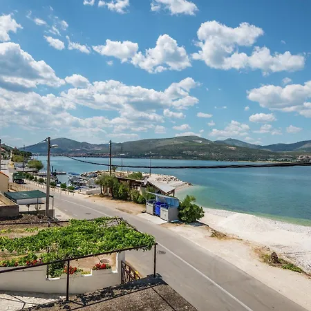 Luxurious In Arbanija With Jacuzzi, Cleaning Included Holiday home Trogir