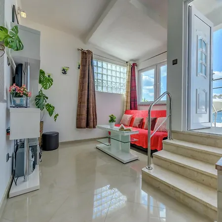 Luxurious In Arbanija With Jacuzzi *