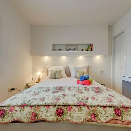 Luxurious In Arbanija With Jacuzzi * Trogir