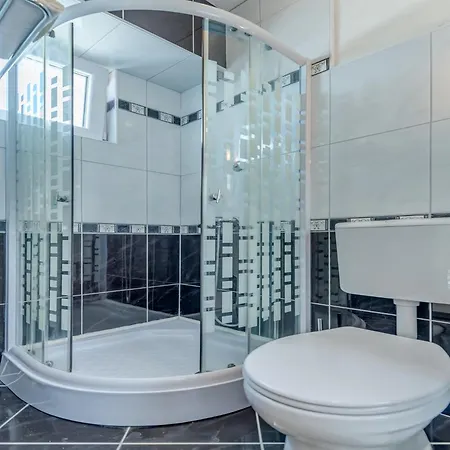 Luxurious In Arbanija With Jacuzzi Hébergement de vacances Trogir