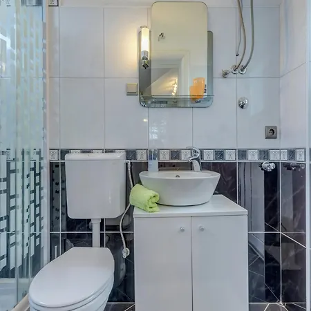 Vikendica Luxurious In Arbanija With Jacuzzi *