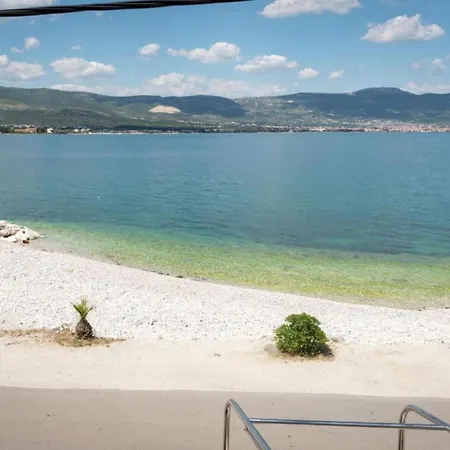 Luxurious In Arbanija With Jacuzzi Vikendica Trogir