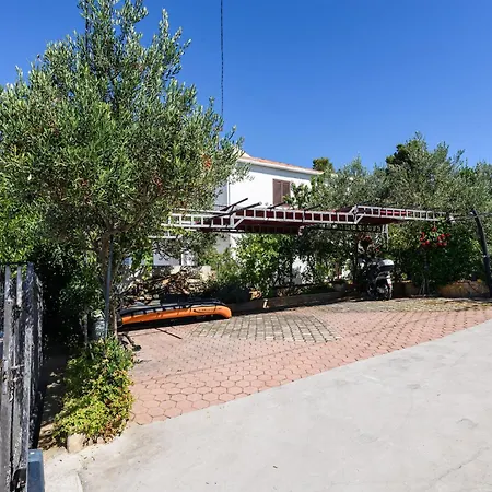 Luxurious In Arbanija With Jacuzzi