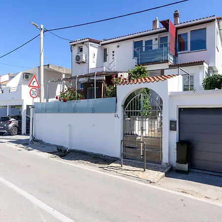 Luxurious In Arbanija With Jacuzzi