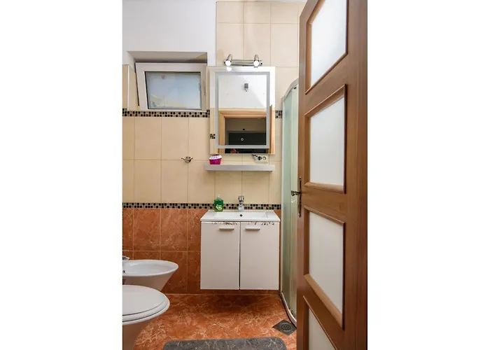 Casa de Férias Luxurious In Arbanija With Jacuzzi Trogir