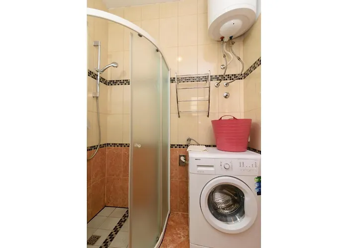 Luxurious In Arbanija With Jacuzzi Трогир