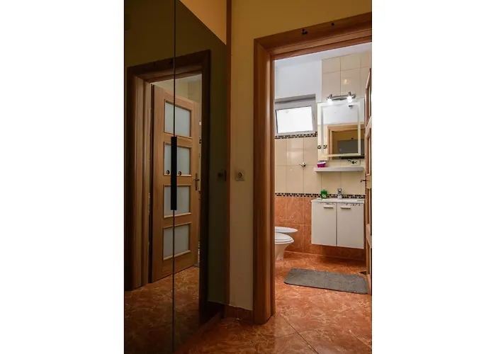 Luxurious In Arbanija With Jacuzzi Трогир
