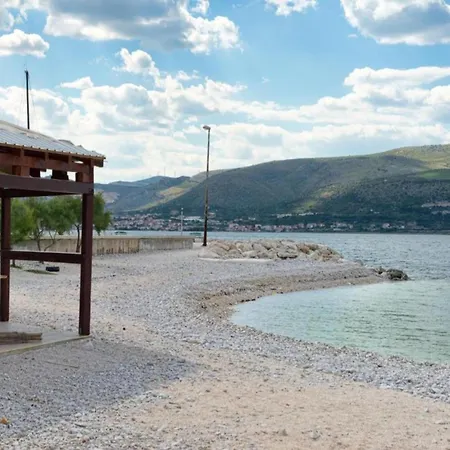 Luxurious In Arbanija With Jacuzzi Ferienhaus