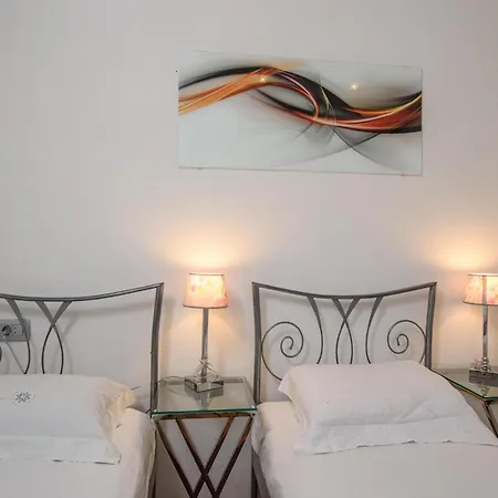 Luxurious In Arbanija With Jacuzzi Hébergement de vacances *