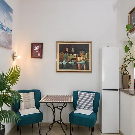 Luxurious In Arbanija With Jacuzzi Трогир