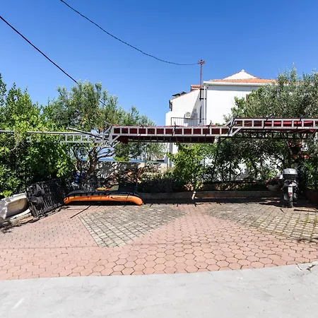 Luxurious In Arbanija With Jacuzzi