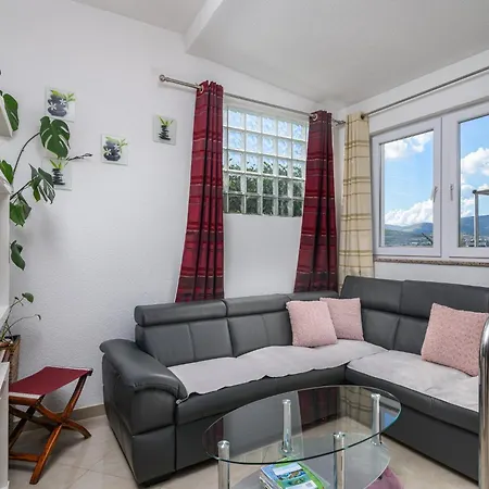 Luxurious In Arbanija With Jacuzzi 別荘 *