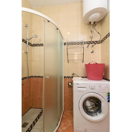 Luxurious In Arbanija With Jacuzzi Трогир
