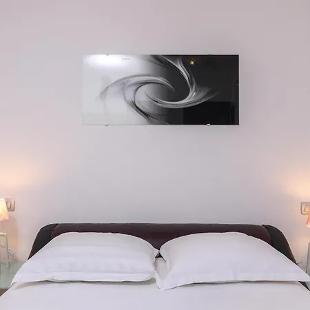 Luxurious In Arbanija With Jacuzzi *