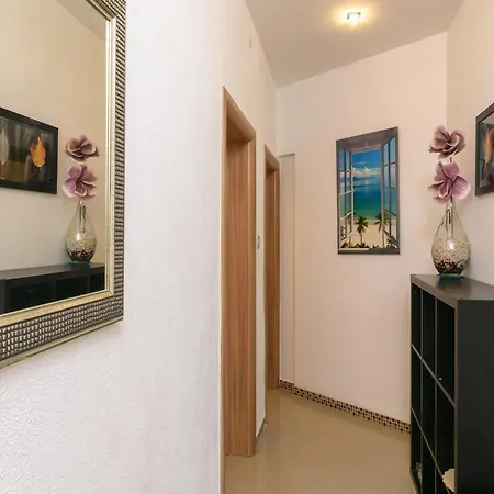 Luxurious In Arbanija With Jacuzzi