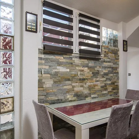 펜션 Luxurious In Arbanija With Jacuzzi 트로기르