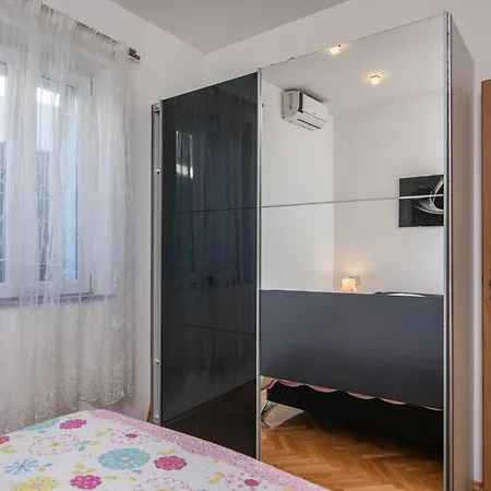 Luxurious In Arbanija With Jacuzzi