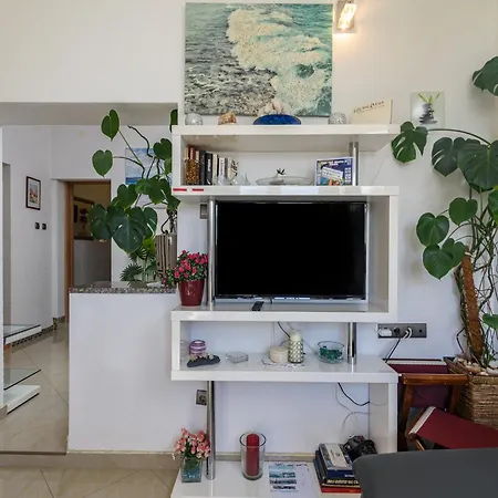 Luxurious In Arbanija With Jacuzzi 펜션