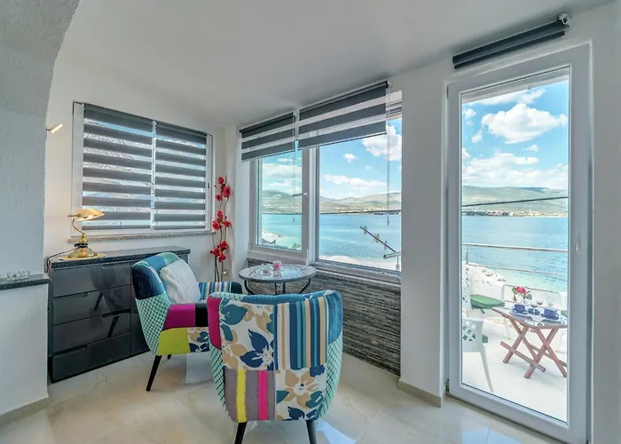 Luxurious In Arbanija With Jacuzzi * トロギール