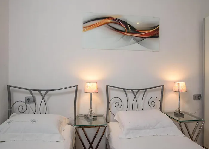 Luxurious In Arbanija With Jacuzzi Hébergement de vacances *