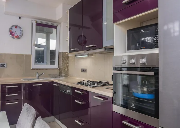 Hébergement de vacances Luxurious In Arbanija With Jacuzzi