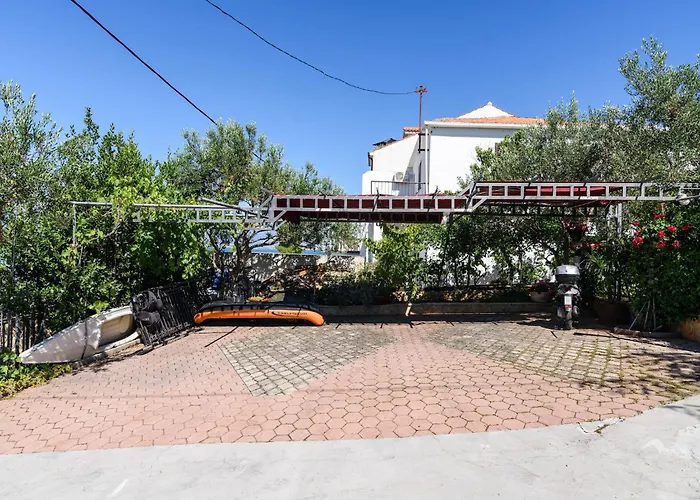 Luxurious In Arbanija With Jacuzzi