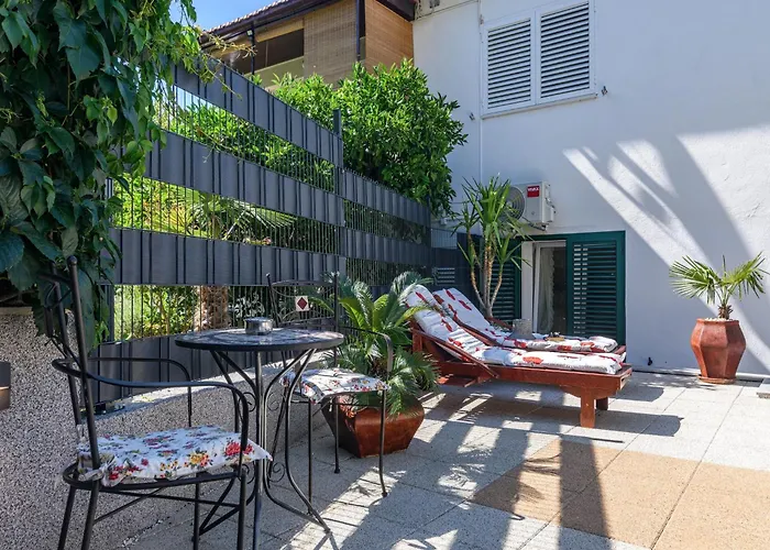 別荘 Luxurious In Arbanija With Jacuzzi *