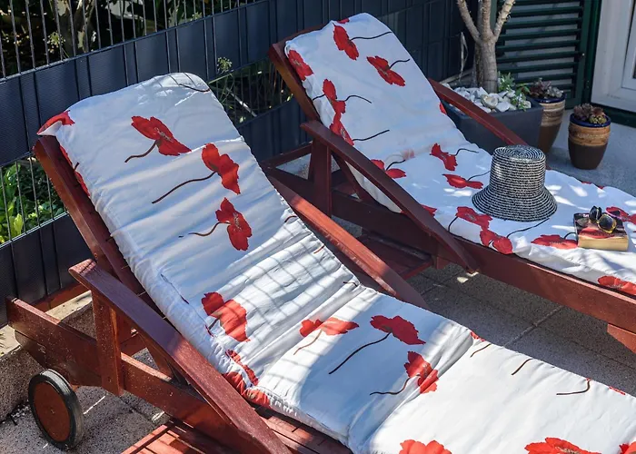 Luxurious In Arbanija With Jacuzzi 別荘 *