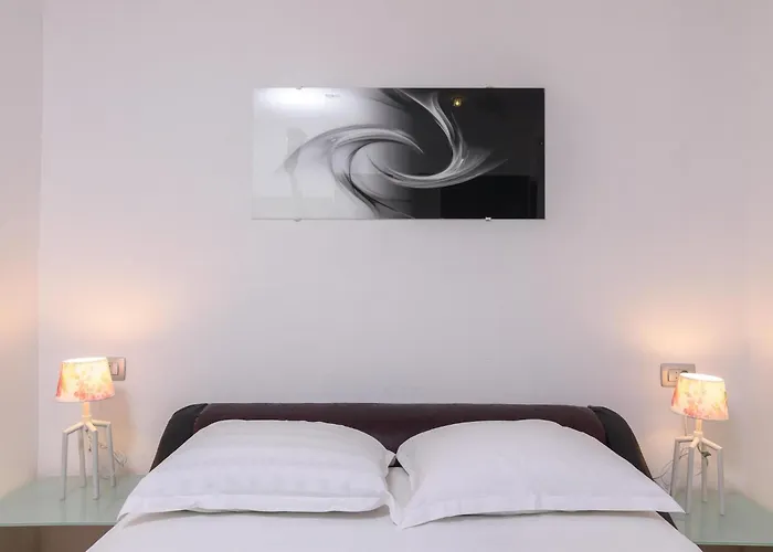 Luxurious In Arbanija With Jacuzzi *