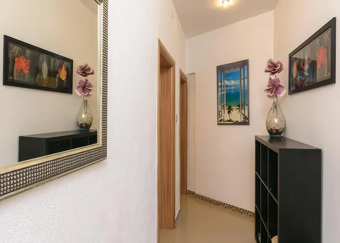 Luxurious In Arbanija With Jacuzzi