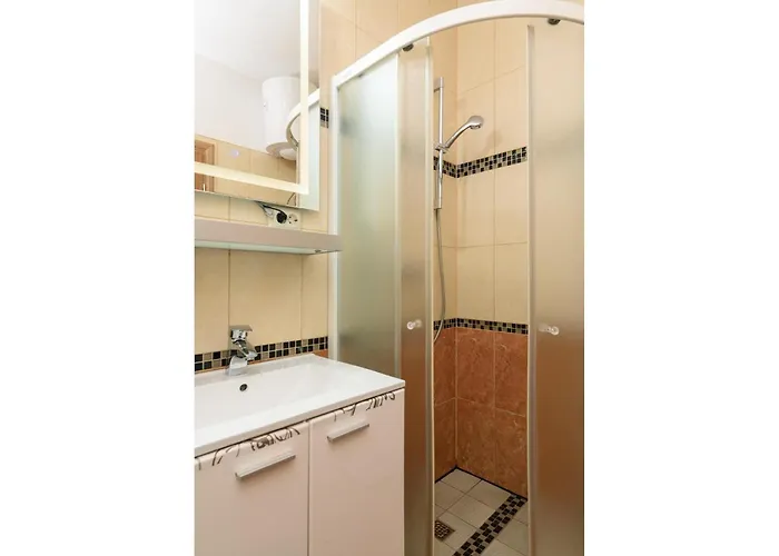 別荘 Luxurious In Arbanija With Jacuzzi *