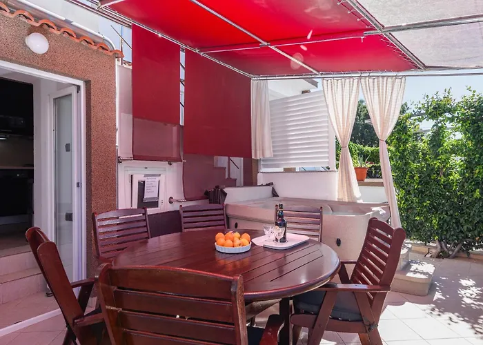 別荘 Luxurious In Arbanija With Jacuzzi トロギール