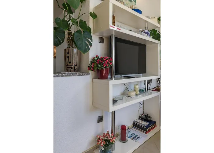 Luxurious In Arbanija With Jacuzzi *