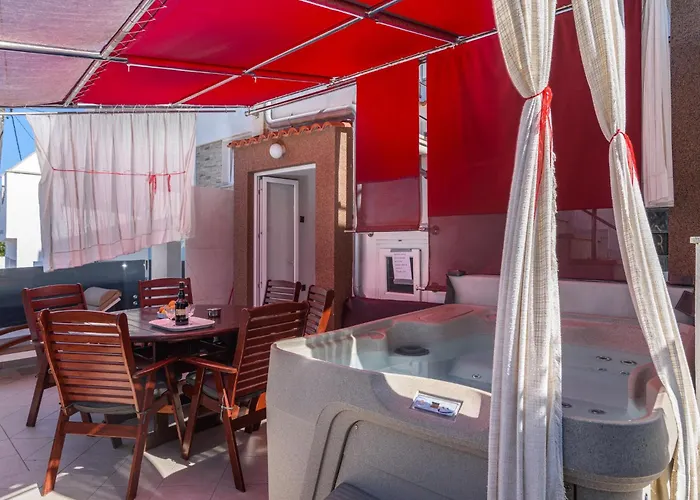 別荘 Luxurious In Arbanija With Jacuzzi *