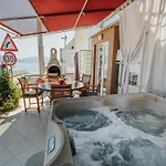 Luxurious In Arbanija With Jacuzzi Traù