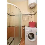 Luxurious In Arbanija With Jacuzzi Traù