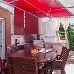 Casa vacanze Luxurious In Arbanija With Jacuzzi Traù